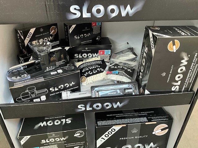 Sloow display gevuld met diverse filters etc. voor sigaretten - afbeelding 5 van  9