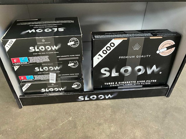 Sloow display gevuld met diverse filters etc. voor sigaretten - afbeelding 6 van  9