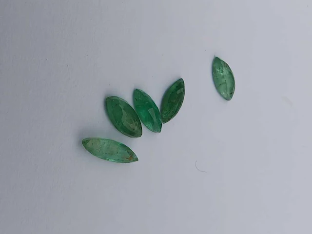 Smaragd marquise vormig-5 natuurlijk groen gedolven -1.2cts - afbeelding 1 van  4