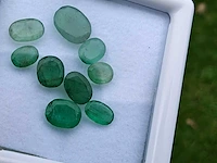 Smaragd ovaalvormig-9 stenen natuurlijk groen gedolven -5cts - afbeelding 5 van  6