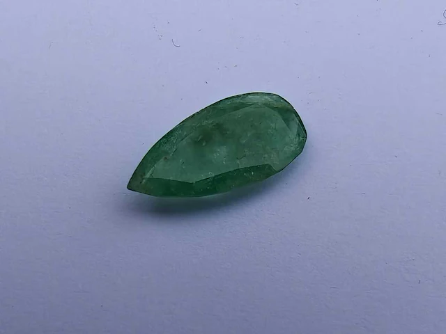 Smaragd peervormig-natuurlijk groen gedolven -2.35cts - afbeelding 5 van  5