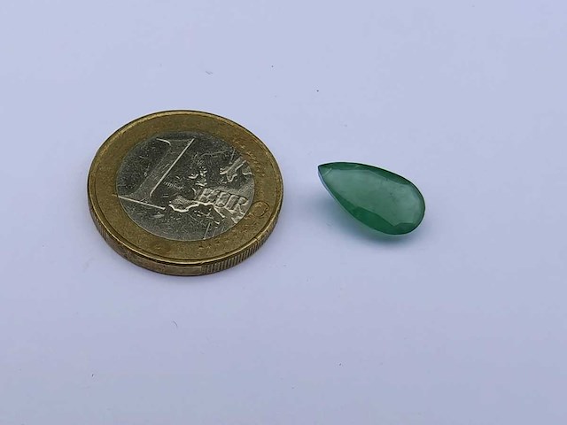 Smaragd peervormig-natuurlijk groen gedolven -2.75cts - afbeelding 3 van  5