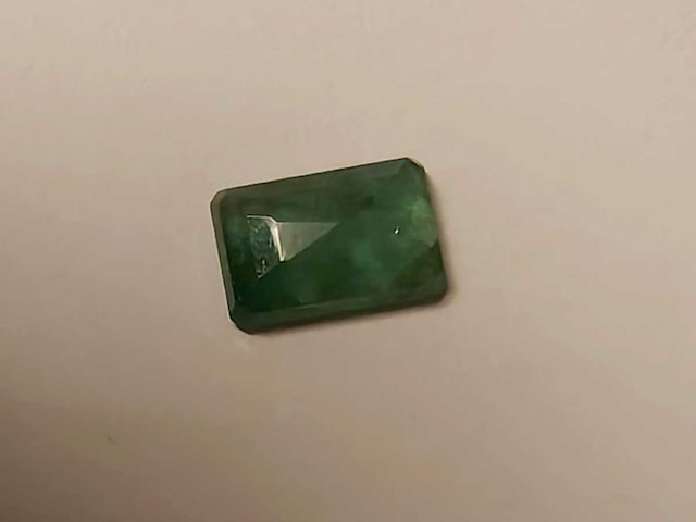 Smaragd rechthoekig gevormd-natuurlijk groen gedolven -2.1cts - afbeelding 1 van  5