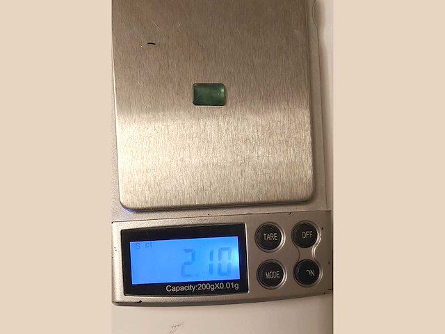 Smaragd rechthoekig gevormd-natuurlijk groen gedolven -2.1cts - afbeelding 2 van  5