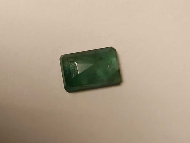 Smaragd rechthoekig gevormd-natuurlijk groen gedolven -2.1cts - afbeelding 5 van  5