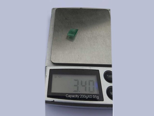 Smaragd rechthoekig gevormd-natuurlijk groen gedolven -3.4cts - afbeelding 1 van  4