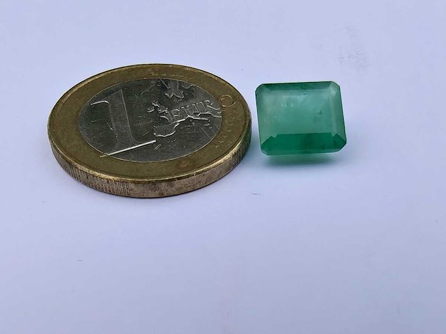Smaragd rechthoekig gevormd-natuurlijk groen gedolven -3.5cts - afbeelding 3 van  5