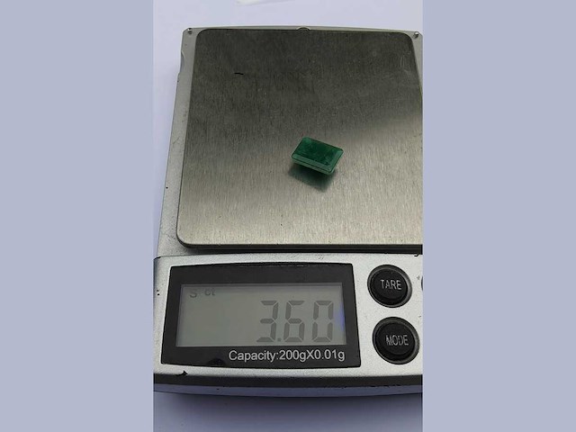 Smaragd rechthoekig gevormd-natuurlijk groen gedolven -3.6cts - afbeelding 2 van  4