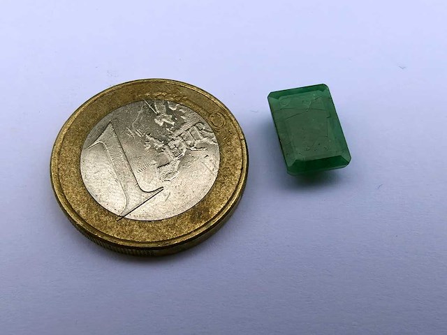 Smaragd rechthoekig gevormd-natuurlijk groen gedolven -3.6cts - afbeelding 3 van  4