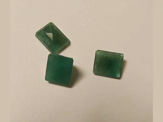 Smaragd rechthoekig vierkant gevormd-3 natuurlijk groen gedolven -4.80cts - afbeelding 1 van  6