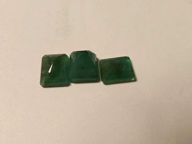 Smaragd rechthoekig vierkant gevormd-3 natuurlijk groen gedolven -4.80cts - afbeelding 4 van  6