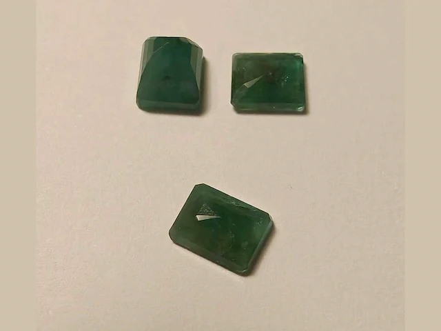 Smaragd rechthoekig vierkant gevormd-3 natuurlijk groen gedolven -4.80cts - afbeelding 5 van  6