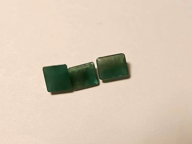 Smaragd rechthoekig vierkant gevormd-3 natuurlijk groen gedolven -4.80cts - afbeelding 6 van  6