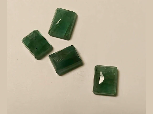 Smaragd rechthoekig vierkant gevormd-4 natuurlijk groen gedolven -11.4cts - afbeelding 1 van  8