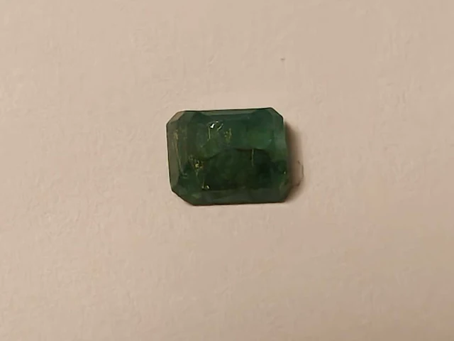 Smaragd rechthoekig vormig-natuurlijk groen gedolven -1.05cts - afbeelding 1 van  5