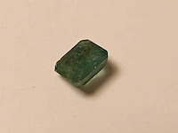 Smaragd rechthoekig vormig-natuurlijk groen gedolven -1.05cts - afbeelding 4 van  5