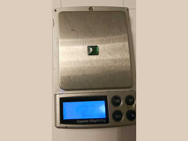 Smaragd rechthoekig vormig-natuurlijk groen gedolven -2.25cts - afbeelding 2 van  5