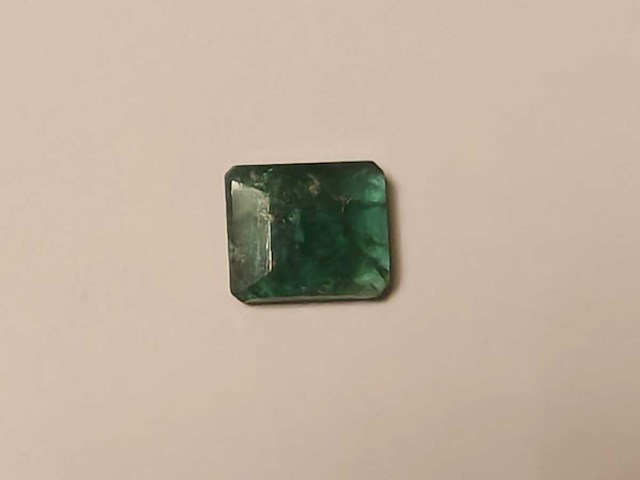 Smaragd rechthoekig vormig-natuurlijk groen gedolven -2.25cts - afbeelding 3 van  5