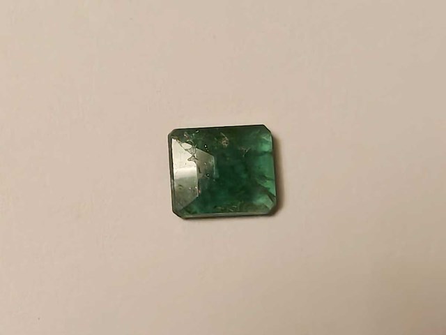 Smaragd rechthoekig vormig-natuurlijk groen gedolven -2.25cts - afbeelding 5 van  5