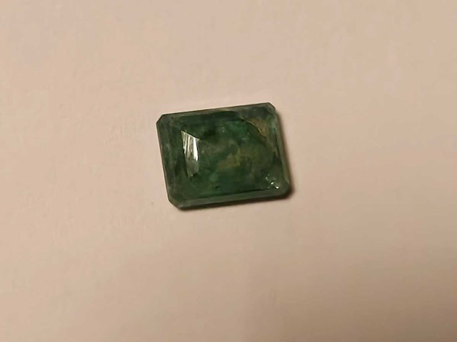 Smaragd rechthoekig vormig-natuurlijk groen gedolven -2.95cts - afbeelding 1 van  5