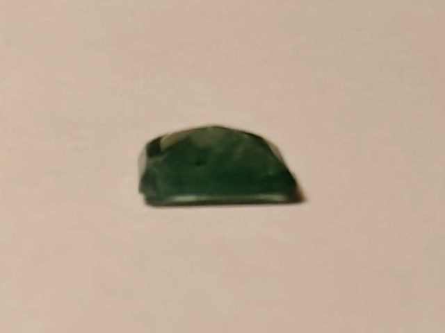 Smaragd rechthoekig vormig-natuurlijk groen gedolven -2.95cts - afbeelding 3 van  5