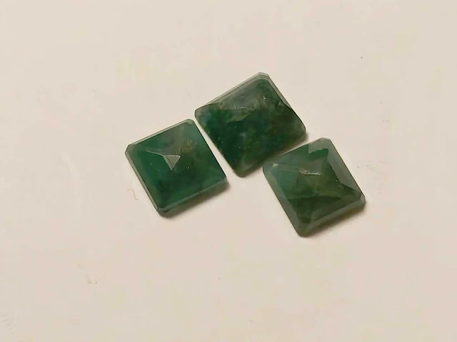 Smaragd vierkant gevormd-3 vierkant gevormd natuurlijk groen gedolven -8.30cts - afbeelding 1 van  7