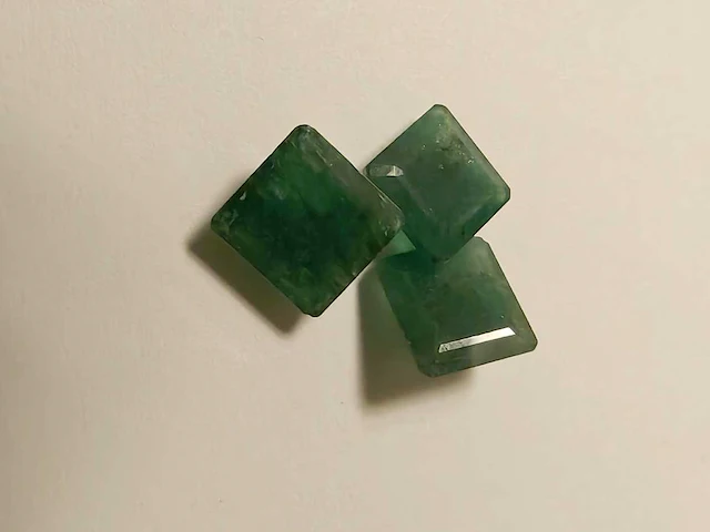 Smaragd vierkant gevormd-3 vierkant gevormd natuurlijk groen gedolven -8.30cts - afbeelding 3 van  7