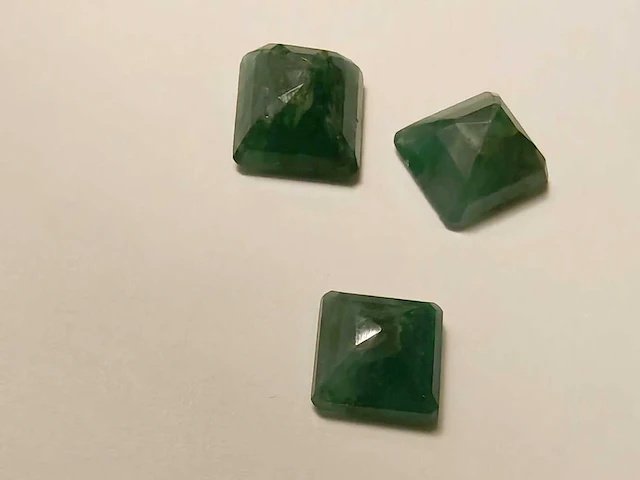 Smaragd vierkant gevormd-3 vierkant gevormd natuurlijk groen gedolven -8.30cts - afbeelding 5 van  7