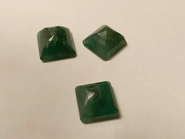 Smaragd vierkant gevormd-3 vierkant gevormd natuurlijk groen gedolven -8.30cts - afbeelding 6 van  7