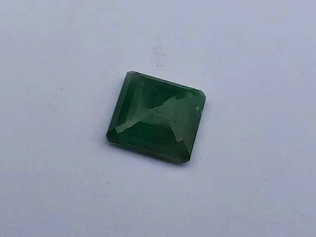 Smaragd vierkant vormig-natuurlijk groen gedolven -2.4cts - afbeelding 3 van  5