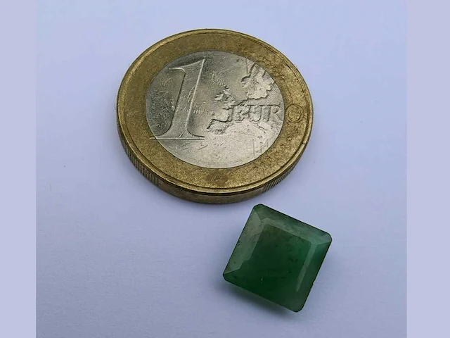 Smaragd vierkant vormig-natuurlijk groen gedolven -2.4cts - afbeelding 4 van  5