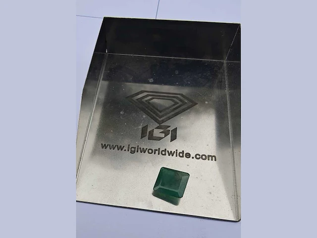Smaragd vierkant vormig-natuurlijk groen gedolven -2.4cts - afbeelding 5 van  5