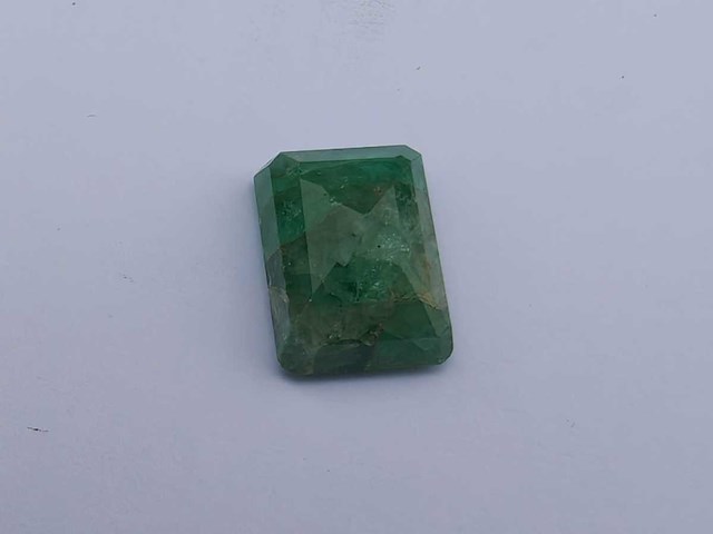 Smaragdgroen rechthoekig gevormd-natuurlijk groen mijnbouw -4,45 cts - afbeelding 1 van  5