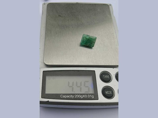 Smaragdgroen rechthoekig gevormd-natuurlijk groen mijnbouw -4,45 cts - afbeelding 2 van  5