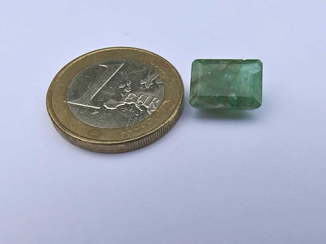 Smaragdgroen rechthoekig gevormd-natuurlijk groen mijnbouw -4,45 cts - afbeelding 3 van  5
