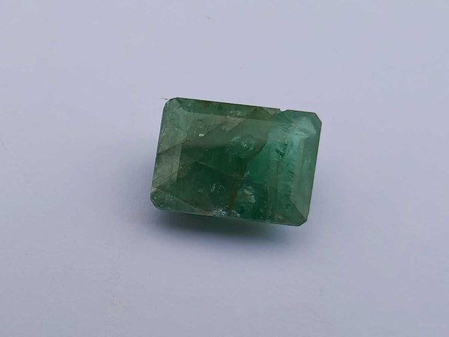 Smaragdgroen rechthoekig gevormd-natuurlijk groen mijnbouw -4,45 cts - afbeelding 4 van  5