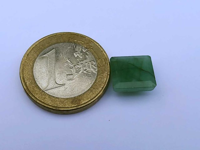 Smaragdgroene vierkantvorm-natuurlijk groen gewonnen -4,7 cts - afbeelding 3 van  5