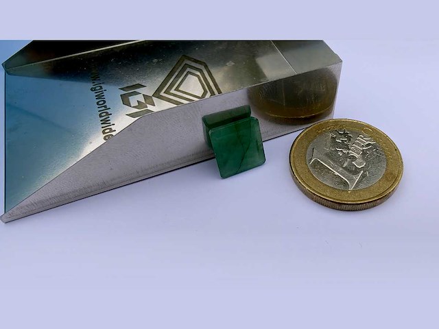 Smaragdgroene vierkantvorm-natuurlijk groen gewonnen -4,7 cts - afbeelding 5 van  5