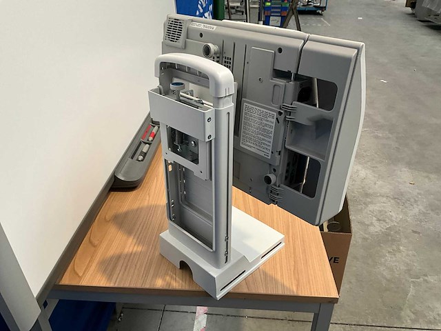 Smartboard + hitachi cp-aw252wn projector - afbeelding 14 van  15