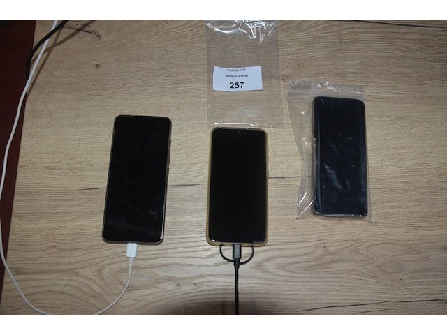 Smartphone samsung galaxy a10, motorolla en motorolla moto g 5g plus 64 gb, allen zonder lader (b401) - afbeelding 1 van  7