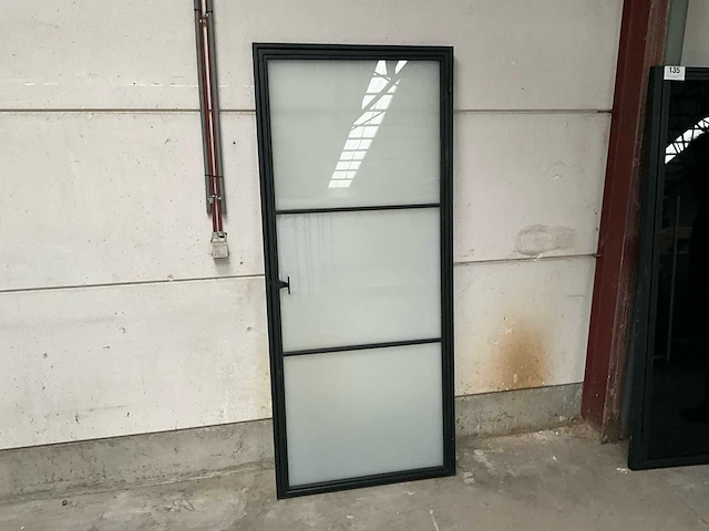 Smeedijzeren deur rechts open 895x2060 - afbeelding 2 van  6