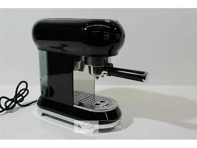 Smeg ecf01bleu black klassieke espresso - afbeelding 2 van  4
