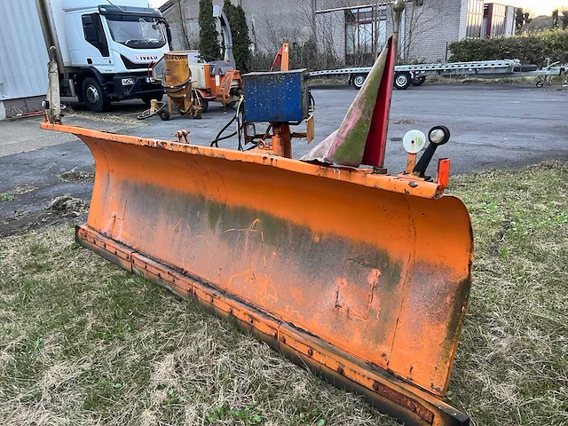 Sneeuwschuif - sneeuwschuiver - afbeelding 1 van  9
