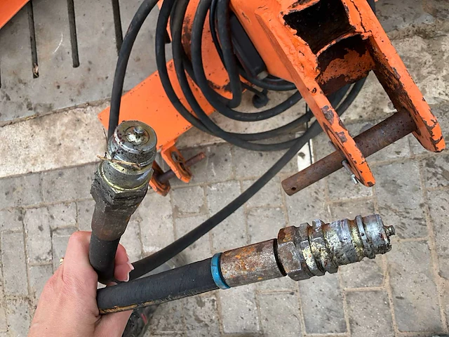 Sneeuwschuif hydraulisch verstelbaar. hulp bij laden voorzien - afbeelding 8 van  8