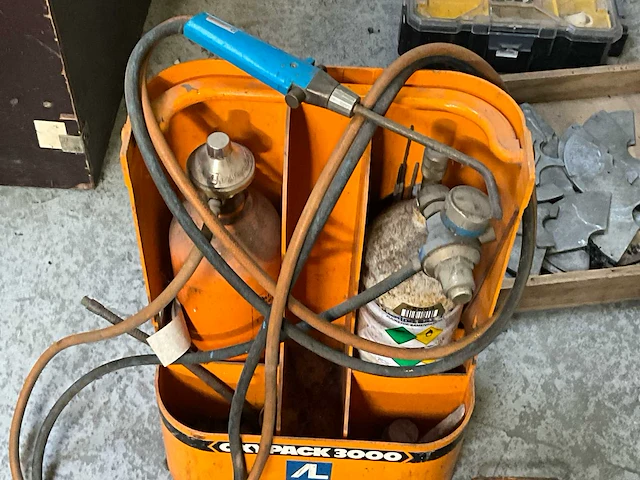 Snijbrander oxypack 3000 met partij diverse gasbrandmondstukken - afbeelding 1 van  3