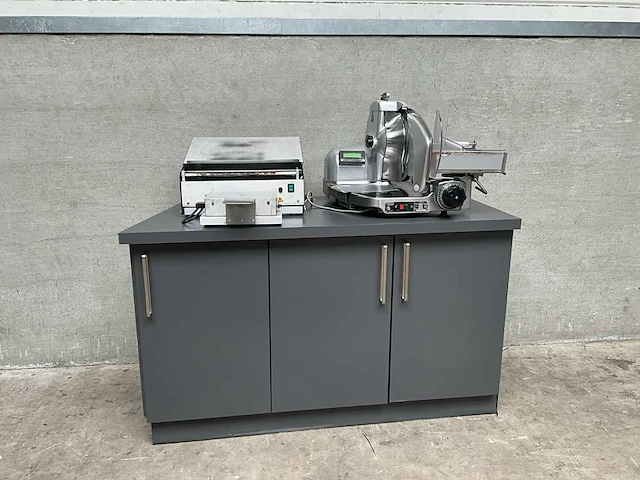 Snijmachine en sealmachine op werkkast - afbeelding 2 van  8