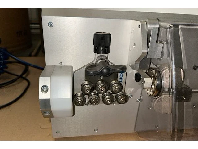 Snijmachine komax - afbeelding 2 van  6