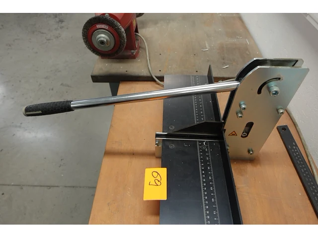 Snijmachine weidmuller + werkbank - afbeelding 2 van  5