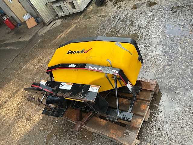 Snowex sp-1875 zoutstrooier - afbeelding 1 van  7