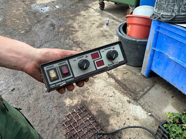 Snowex sp-1875 zoutstrooier - afbeelding 7 van  7